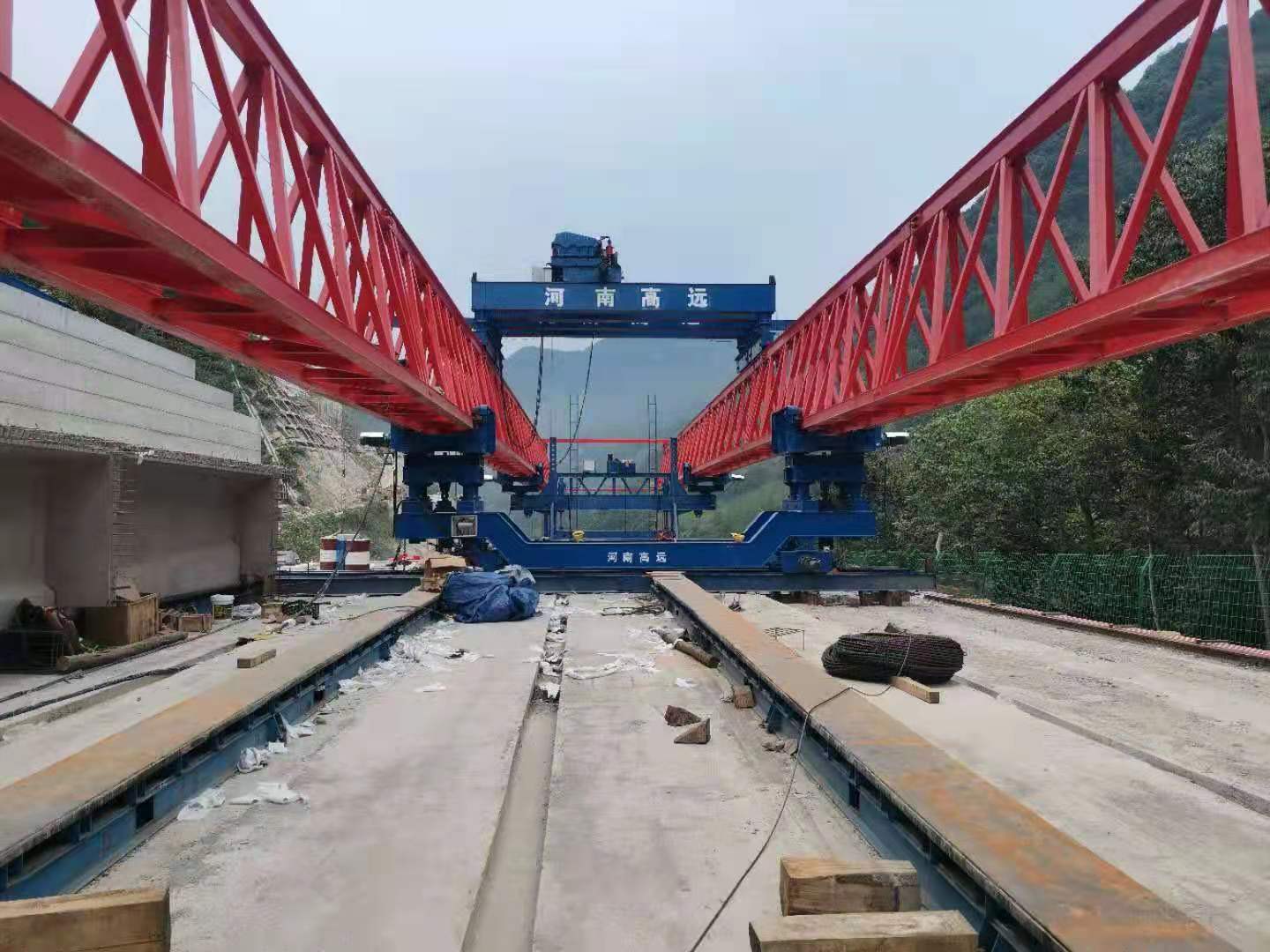 河南高远公司40m-200t自平衡架桥机，助力四川交投（四川路航-九绵高速）