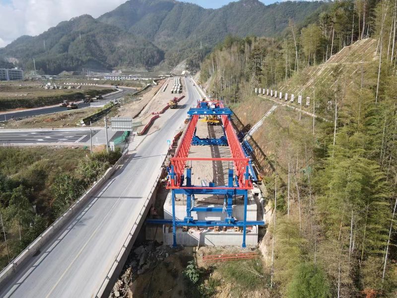 浙江路建塔石大桥加宽GYLQ200T-40M自平衡过跨架桥机