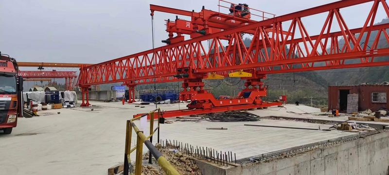 GYLQ200T-40M自平衡过跨架桥机